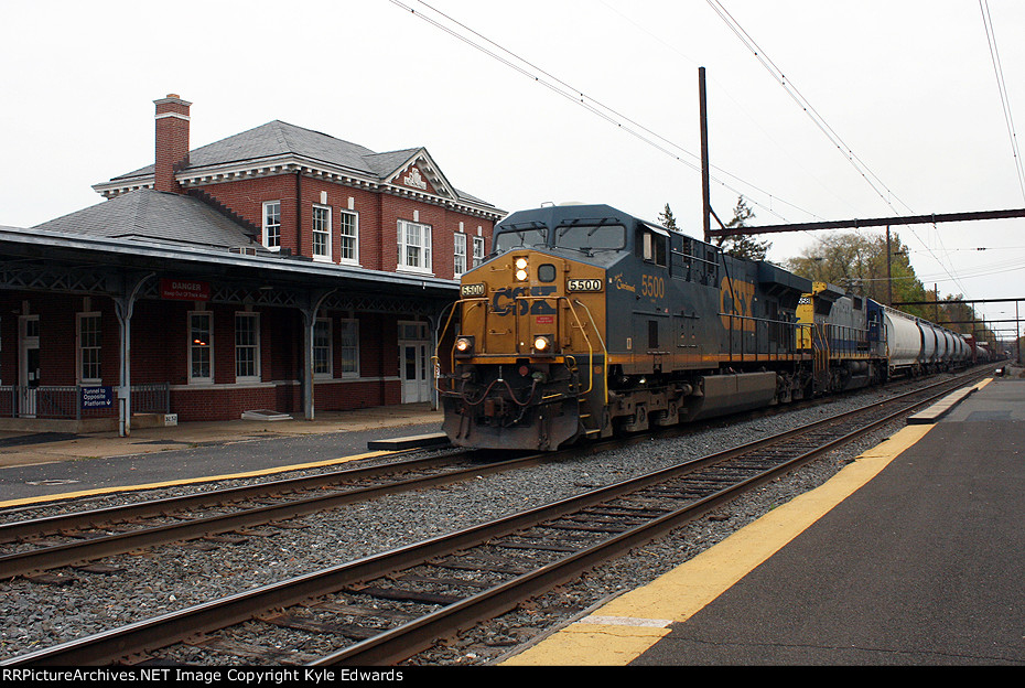 CSX ES40DC #5500 on Q438-26